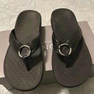 Vionic Tide Aloe Leather